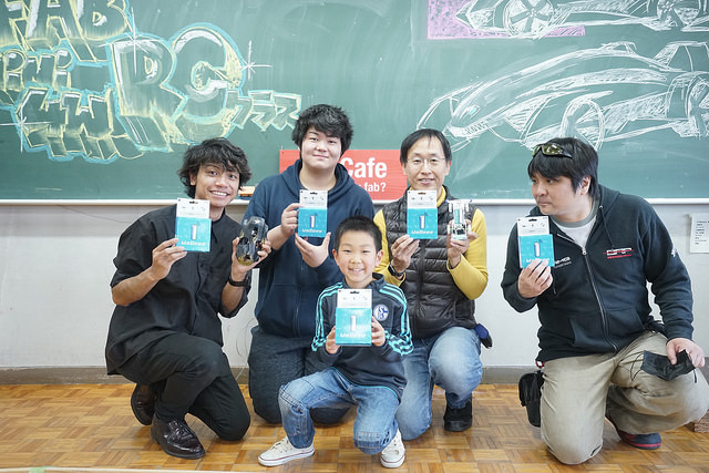 33124819540_c03bde51d2_z (1)